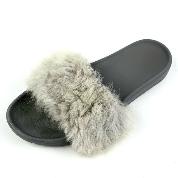 UGG Womens Slip On Gray Fur Slipper Size 8-9 - Picture 1 of 6